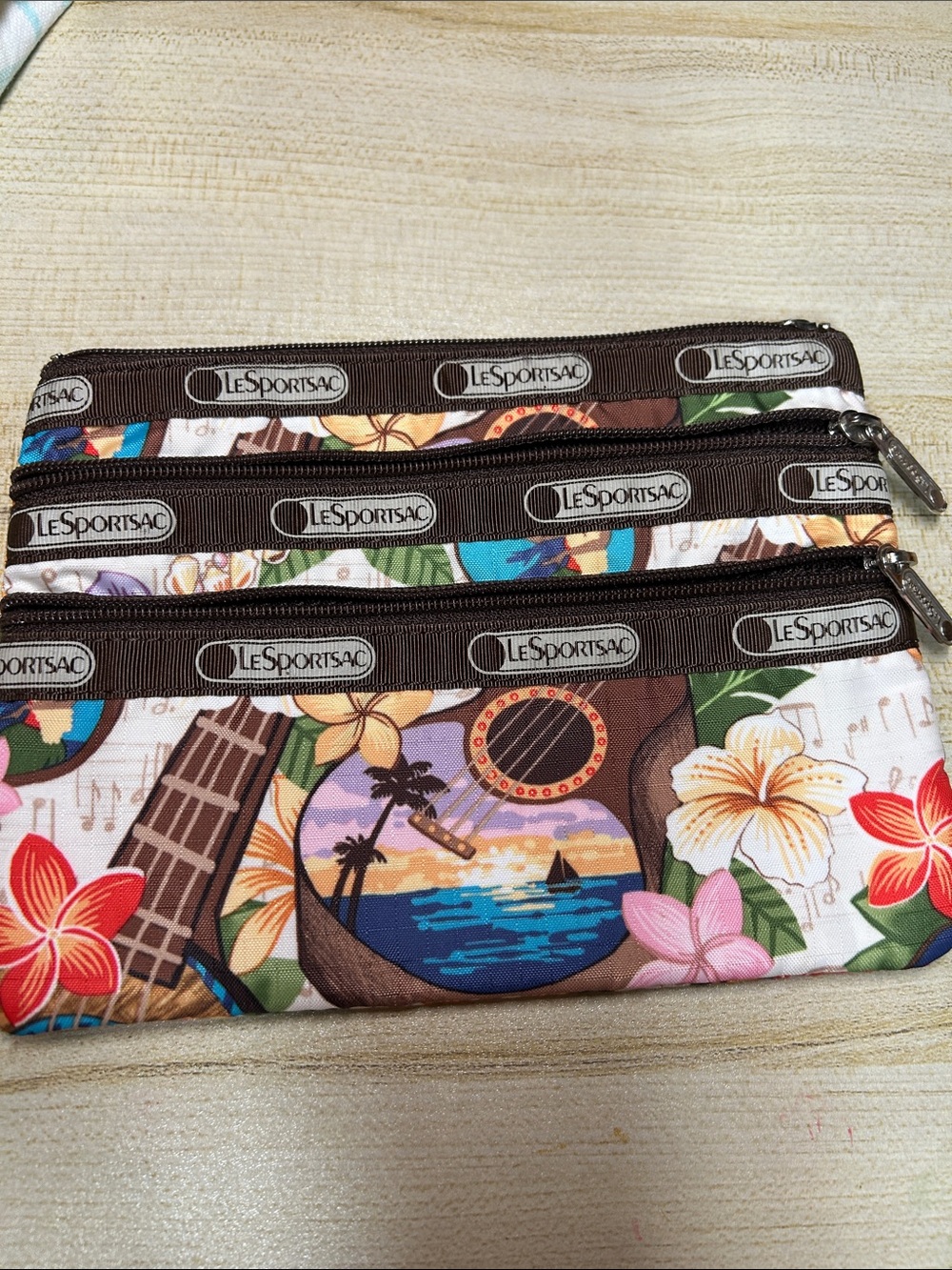 LeSportsac “Mele Ukulele” Print Triple-Zip Cosmetic Pouch Retired in ExCond - Picture 2 of 8